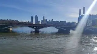 Watching the Gatwick express travel over the River Thames #train