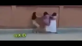 خناقه بنات في مصر وبرا مصر هتموت من الضحك قتلو بعض+18 girls fight 👊👊