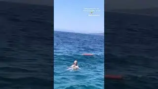 Hande Soral annesi Sebahat Soral'ı yüzerken paylaştı 