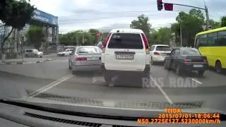 Устроил замес из 4 машин...