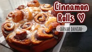 CINNAMON ROLLS WITH CREAM CHEESE GLAZE