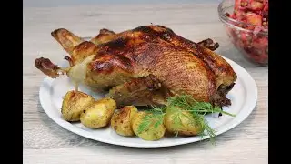Сочная утка с луком в рукаве