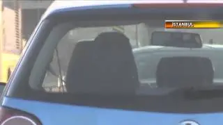 Kadın sürücünün "trafikte makyaj" kazası