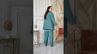 Костюм двубортный с классическим воротом
