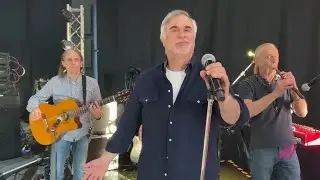 Валерий Меладзе - Как ты красива сегодня (Acoustic Version) Онлайн-марафон "Прорвёмся!"