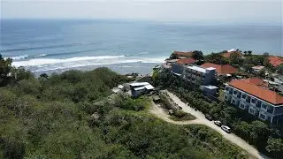 Classic Uluwatu - Surfing Bali