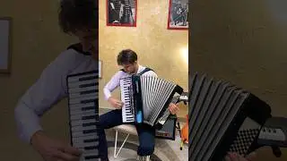 ШОК!!! Узнали песню???