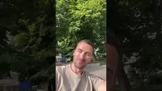 Когда тебе 41 и ты решил подмигнуть девушке 😁 