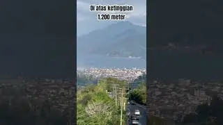 Danau ini berada di atas gunung dengan ketinggian 1.200 meter di atas permukaan laut