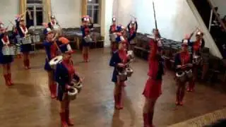 Барабанщицы.