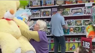 grandma nd granddaughter got surprising kindness #live #livestream #kindness