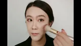 D cup breast wearing show and makeup video