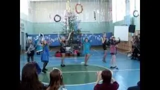 танец на Новый Год в школе