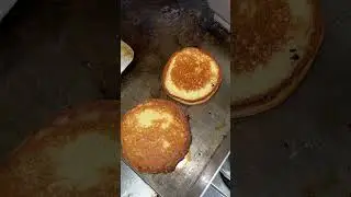 🧀 Cheesiest Mac N Cheese Burger 🍔 Price at the end…