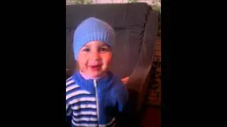 2годика уже поет песеньку