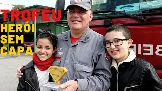 ENTREGAMOS UM TROFÉU A UM HERÓI DE VERDADE!