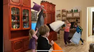 Драка подушками ночёвка )