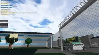 Играю в ROBLOX на карте Prison Life v0.6 среия 1