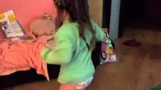 Младшенькая в танце