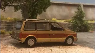 1/64 Autoworld Dodge Caravan