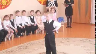 Мой братишка красиво читает стих)