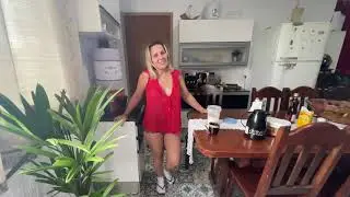 Good morning, waking up Mrs. Angélica, rainy day in Guarujá.