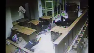 Момент перестрелки полицейских с членами 
