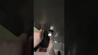 The key to the lever lock broke. We'll open it without damage 