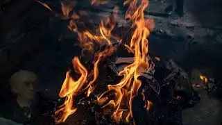Она сидела на полу