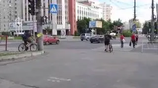 Правильные велосепедисты и не правильный мерс