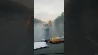 средний ряд МКАД огромный эвакуатор