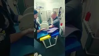 Підйом на біцепс за столом