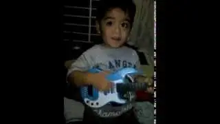 Tocando bebe de un año 