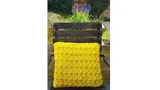 TUTORIAL: Simple Cushion with Crochet Patterned Stitch / Soft 3D Crochet Cushion!