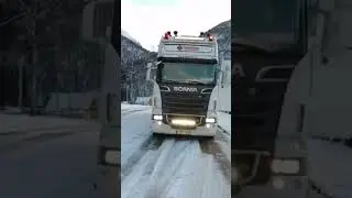 Демонстрация света и звука в Скании R560 V8! Скандинавский вариант! 
