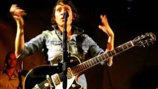 Tegan and Sara - Tegan was scared of a bumble bee and broke a window (Manchester)