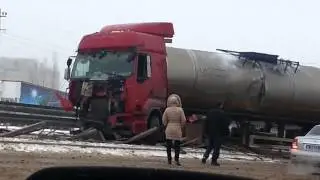 28.12.2014 г. Камаз на мосту авария. Волгоград.