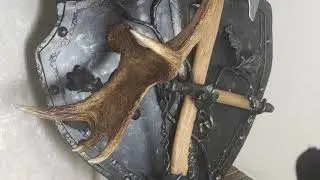 Кованый топор и щит - декор на стену