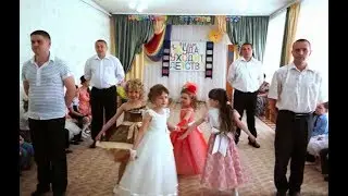Очень красивый танец с папами на выпускном утреннике