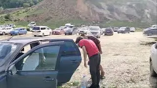 У подножия горы, на которой находится Аул призрак Гамсутль. Дагестан