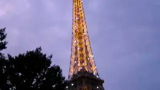 В Париже у Эйфеля