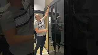 Дверь в гардеробную зону. Раздвижная верхнеопорная система без нижних треков.
