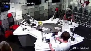 Прикол ведущий СПОРТ FM упал со стула