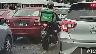 WST 1306 Membuang Sampah Di Jalan Raya