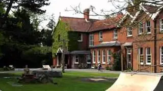 Alexander Neill y la Escuela de Summerhill