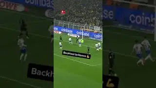 Adeyemi with a little flick  ...🤯