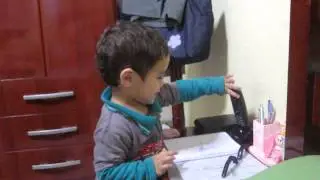 Bebê de 2 anos bravo com o Tala ( o Kara),  lindoooo  kkkkkkk