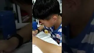 20191023 215252 炫邑寫功課戴墨鏡