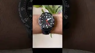 🔥 Black horween chromexcel leather strap. #horweenleather #omega #wristroll #watch