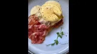 ЯЙЦО БЕНЕДИКТ С ДРАНИКАМИ ИЗ БАТАТА